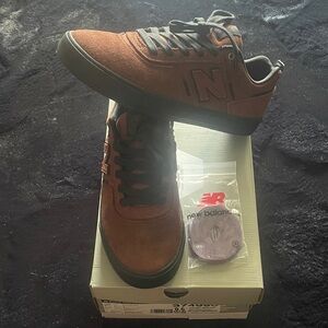 New Balance Men's Brown and Black Sneakers